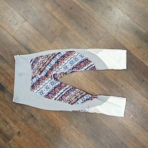 Athleta Salutation cropped active pants graphic small